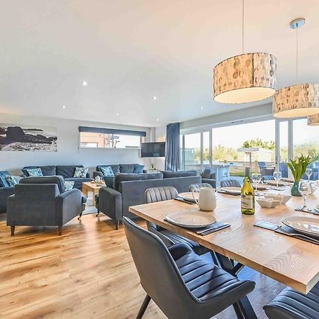 Snug House, Sleeps 12 With Hot Tub On Retallack Resort St Columb Major Exterior photo