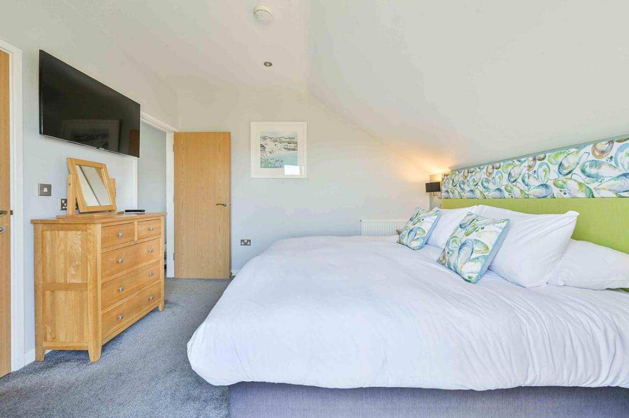 Snug House, Sleeps 12 With Hot Tub On Retallack Resort St Columb Major Exterior photo