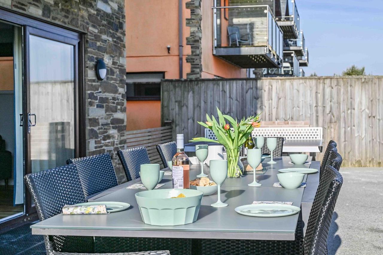 Snug House, Sleeps 12 With Hot Tub On Retallack Resort St Columb Major Exterior photo