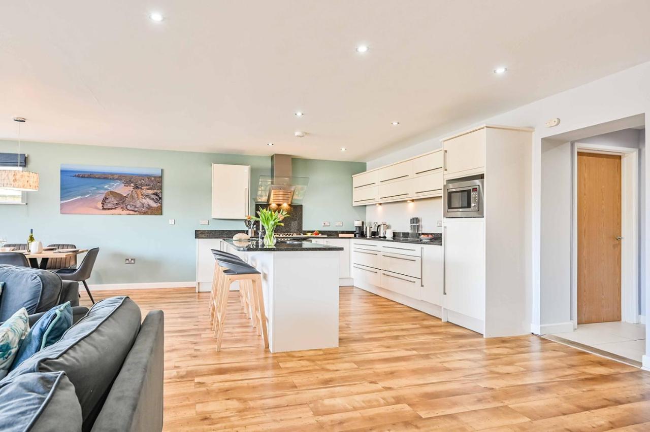 Snug House, Sleeps 12 With Hot Tub On Retallack Resort St Columb Major Exterior photo