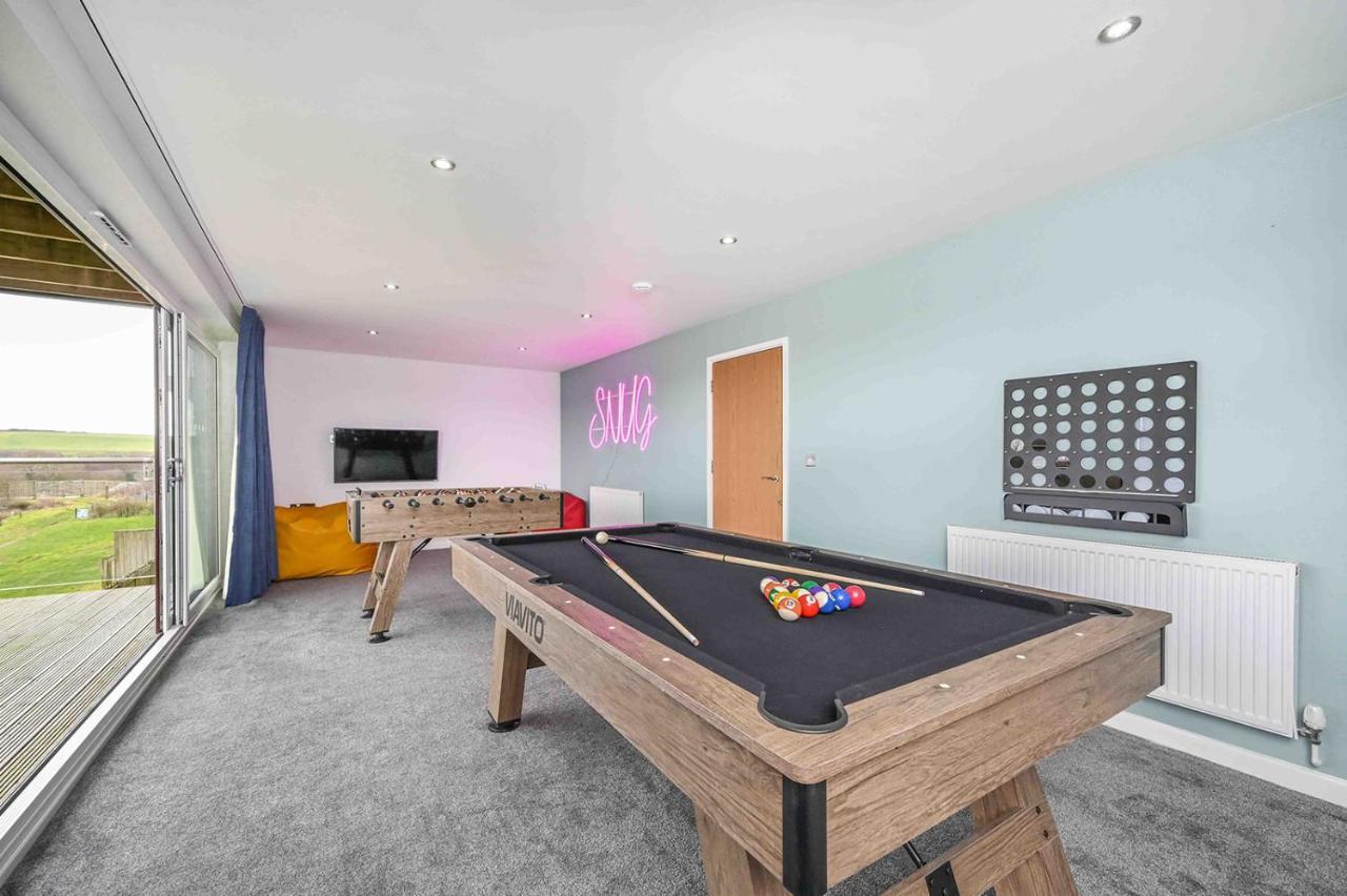 Snug House, Sleeps 12 With Hot Tub On Retallack Resort St Columb Major Exterior photo